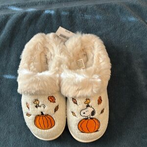 NWT American eagle snoopy fall slippers size 8